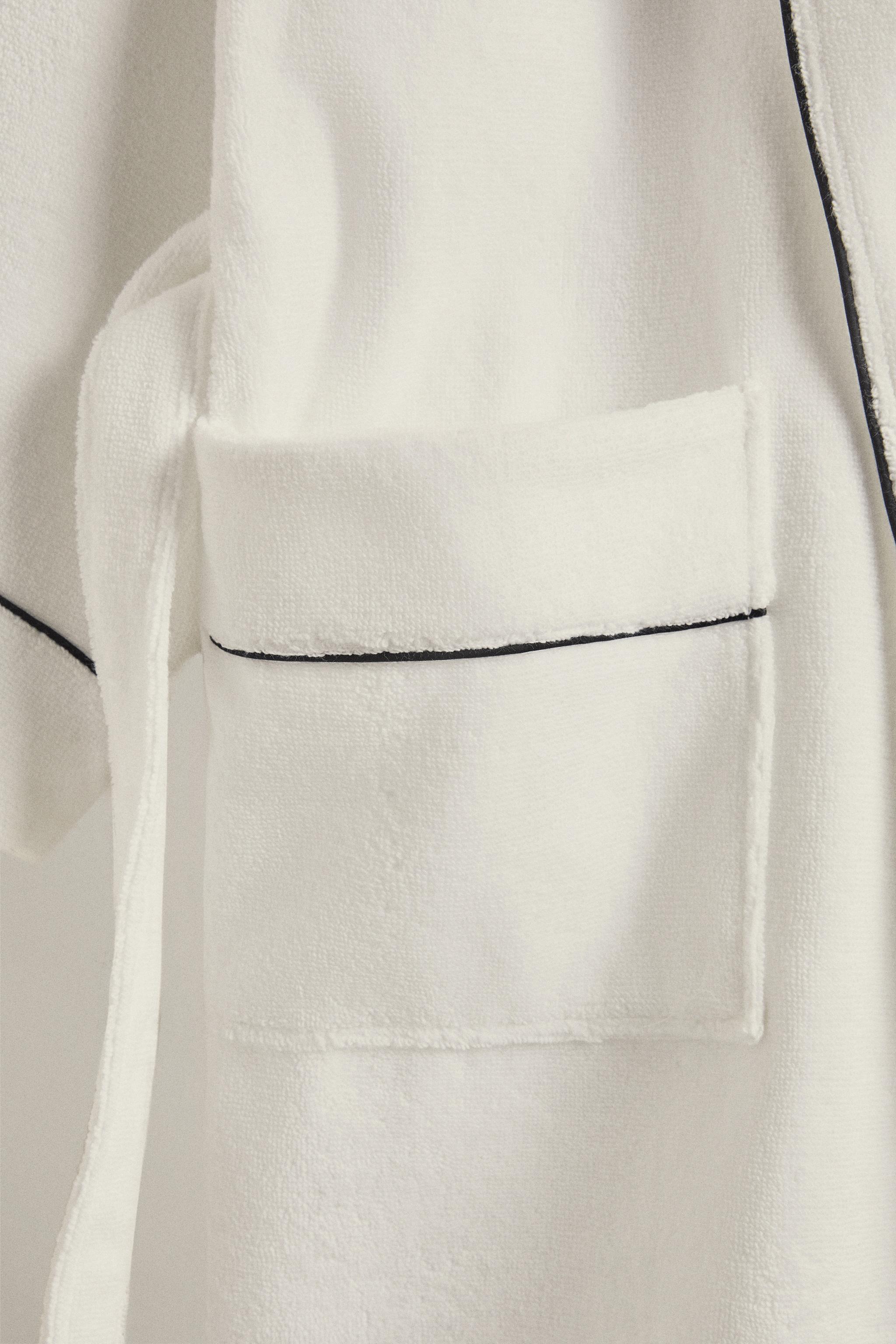 BATHROBE WITH PIPING (400 GXM²)